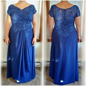 A-Line Scoop Neck Floor-Length Chiffon Lace Mother of the Bride Dress